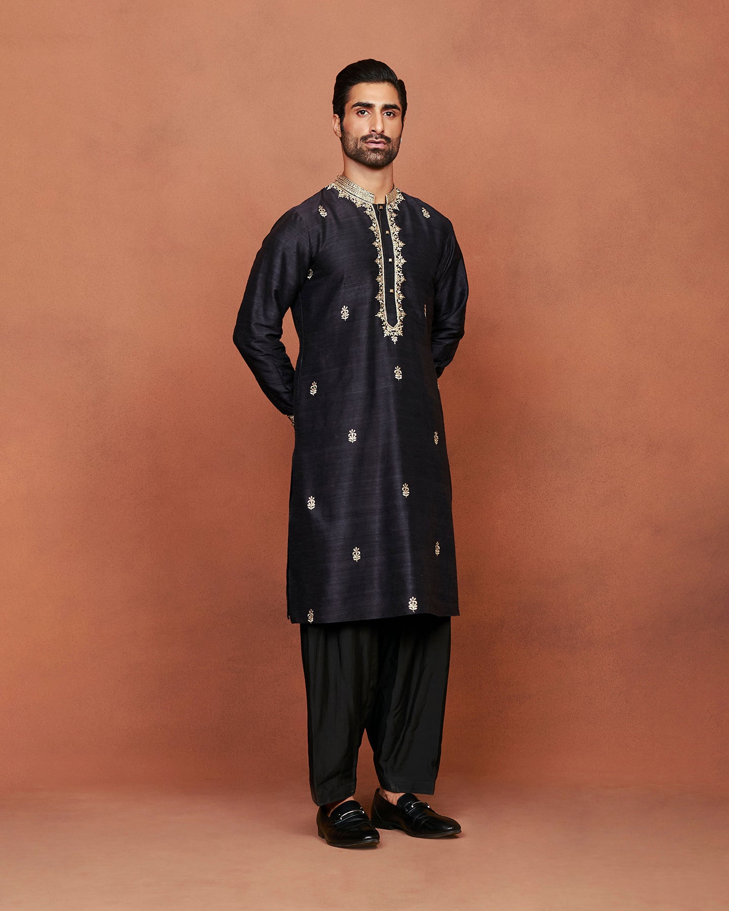 Arvan Pathani Set