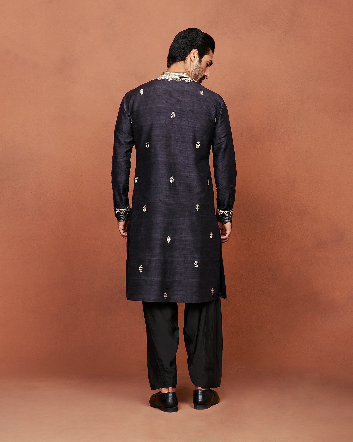 Arvan Pathani Set