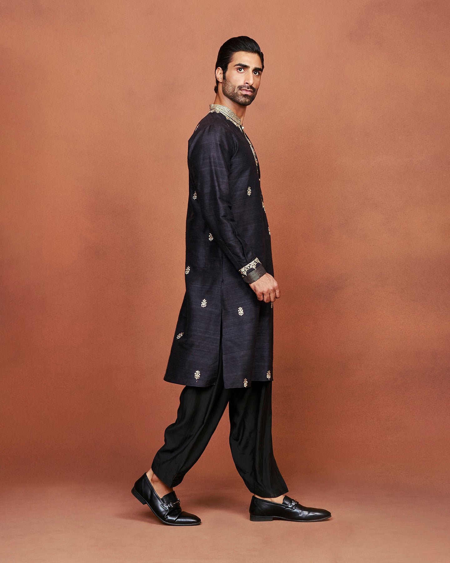 Arvan Pathani Set