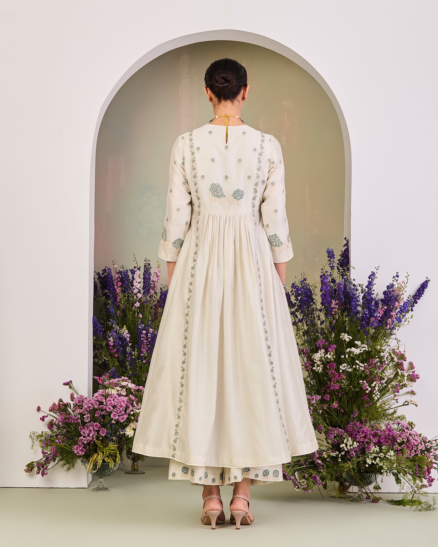 avisha long anarkali set
