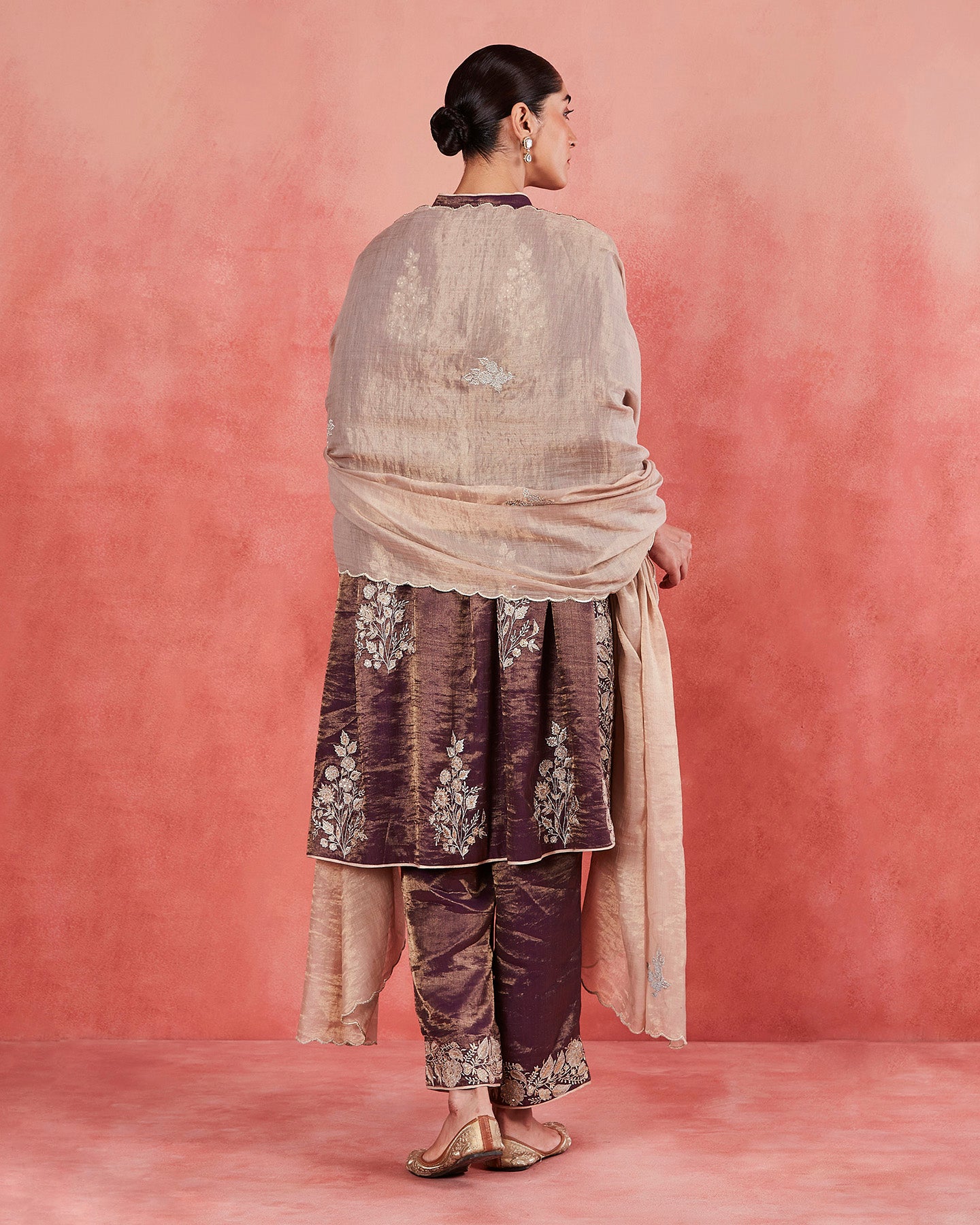 shadiya short kurta set