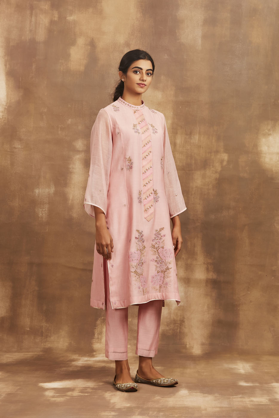 Aprajhita Kurta Set