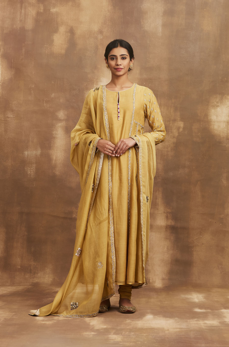phushp anarkali set