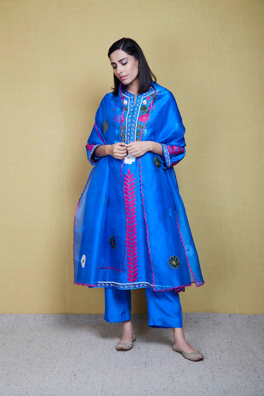 esha blue kurta set
