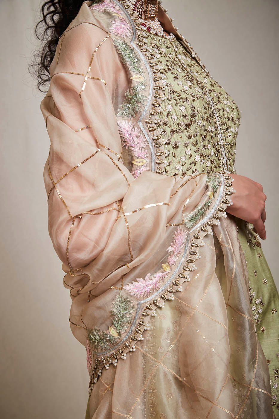 Yusra Gharara Set