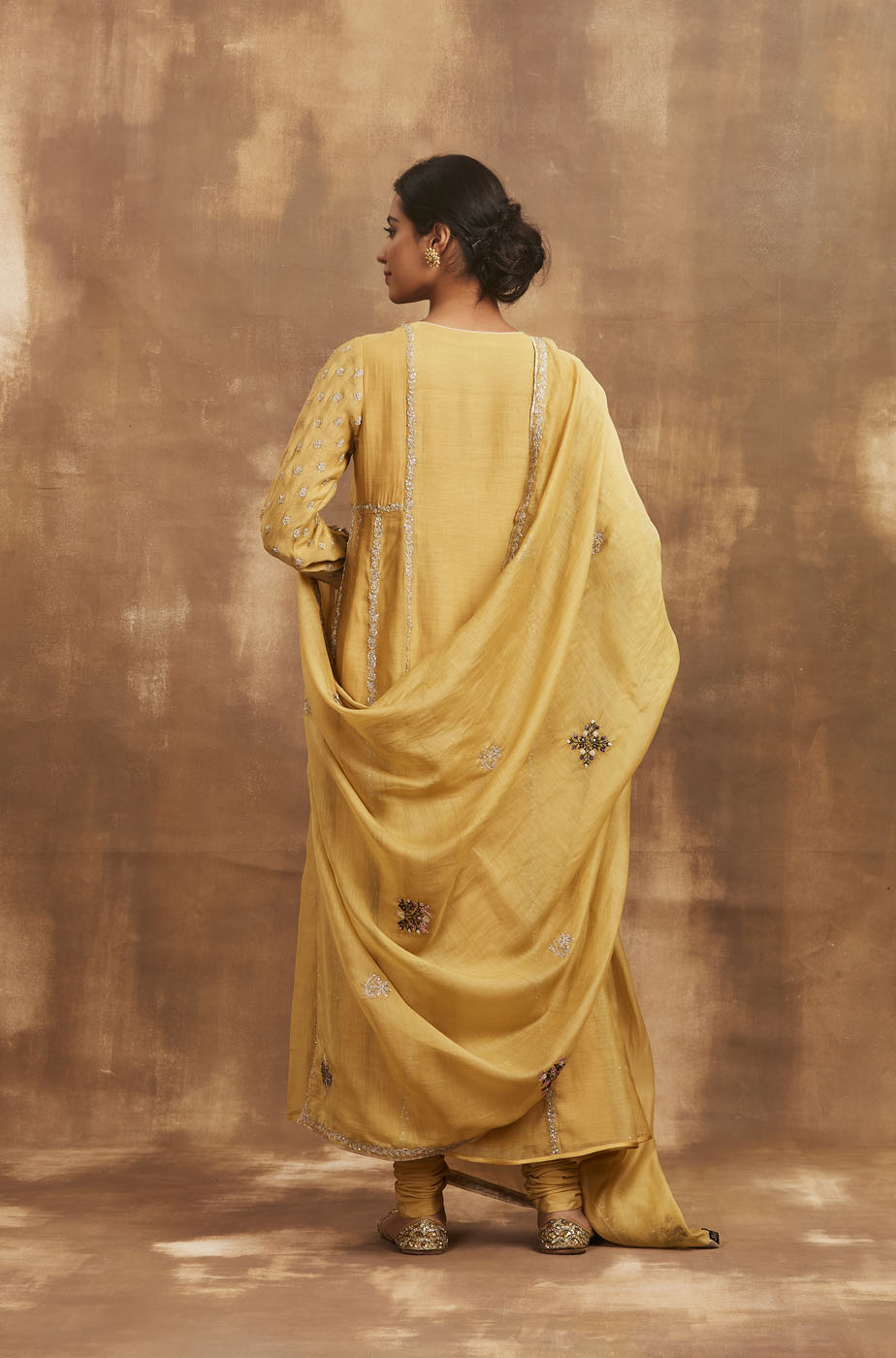 phushp anarkali set