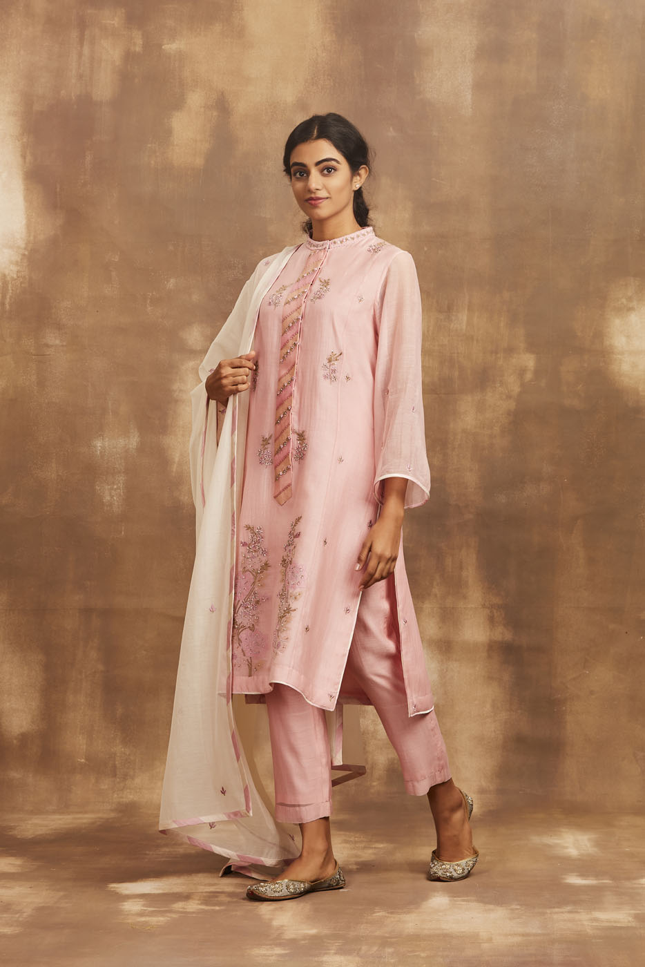 Aprajhita Kurta Set