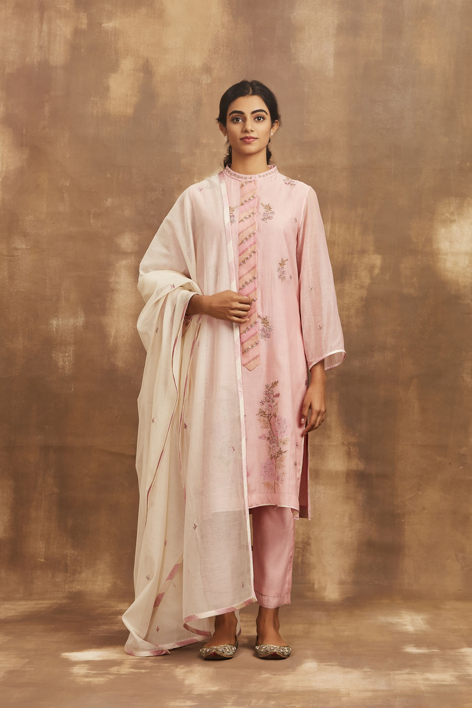 Aprajhita Kurta Set