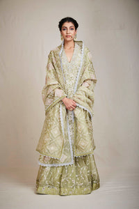 amyra sharara set