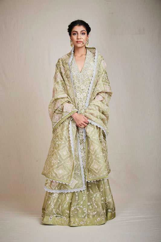 amyra sharara set