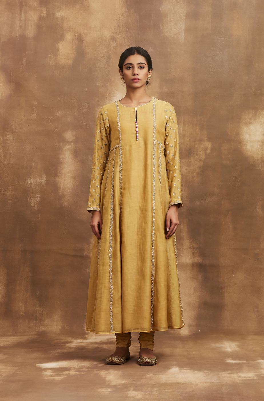 phushp anarkali set