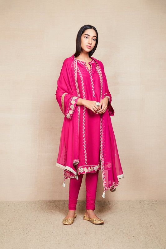 ahila majenta kurta set