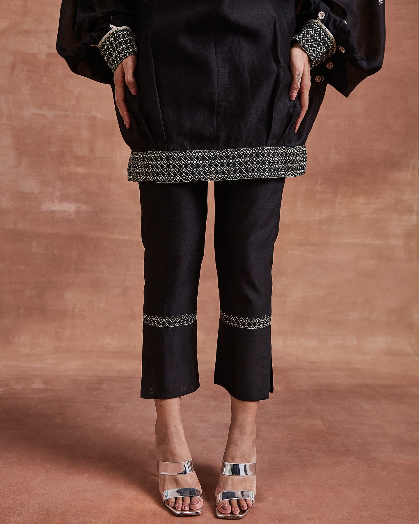vada co ordinate set black