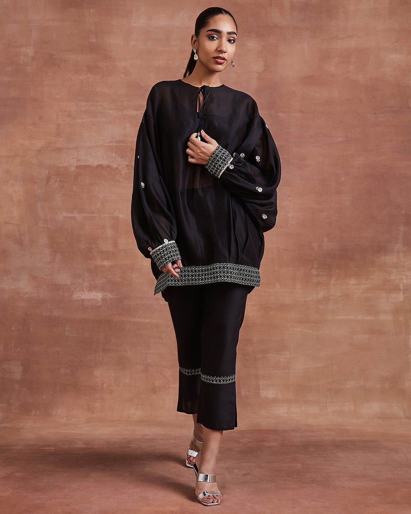 vada co ordinate set black