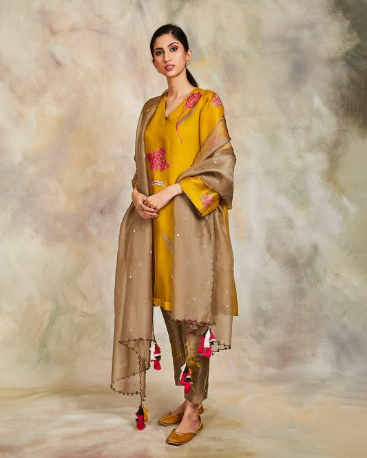 chandan kurta set