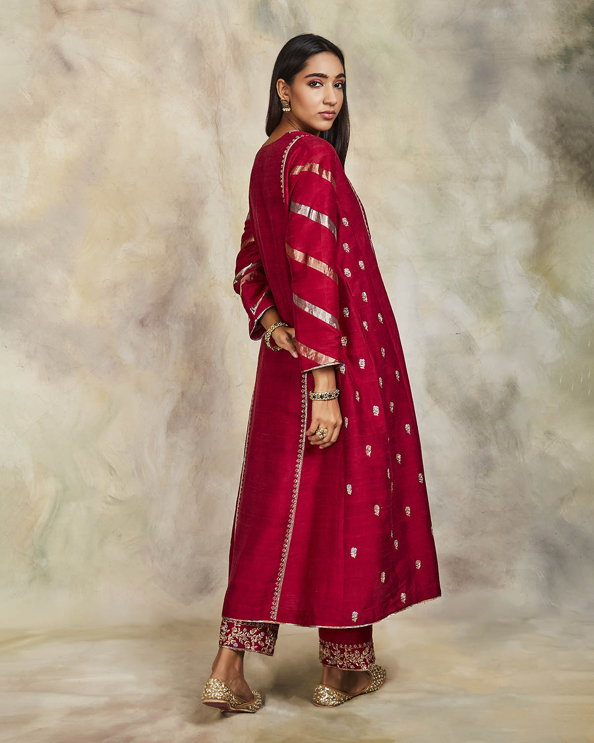 Surkh Kurta Set