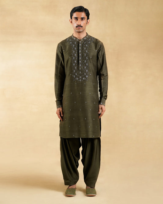 Aariz Pathani Set