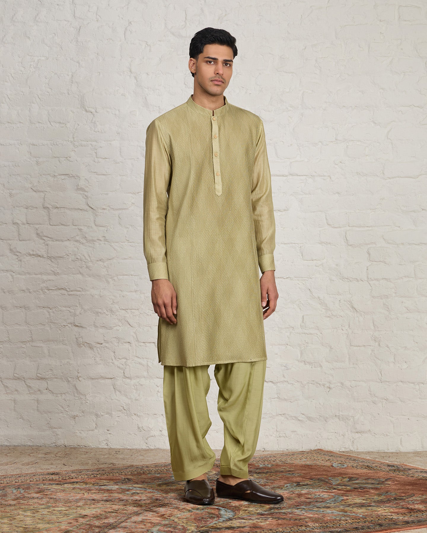 Steve Pathani Set