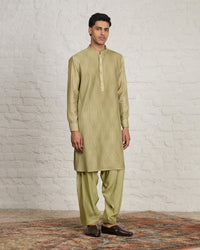 Steve Pathani Set