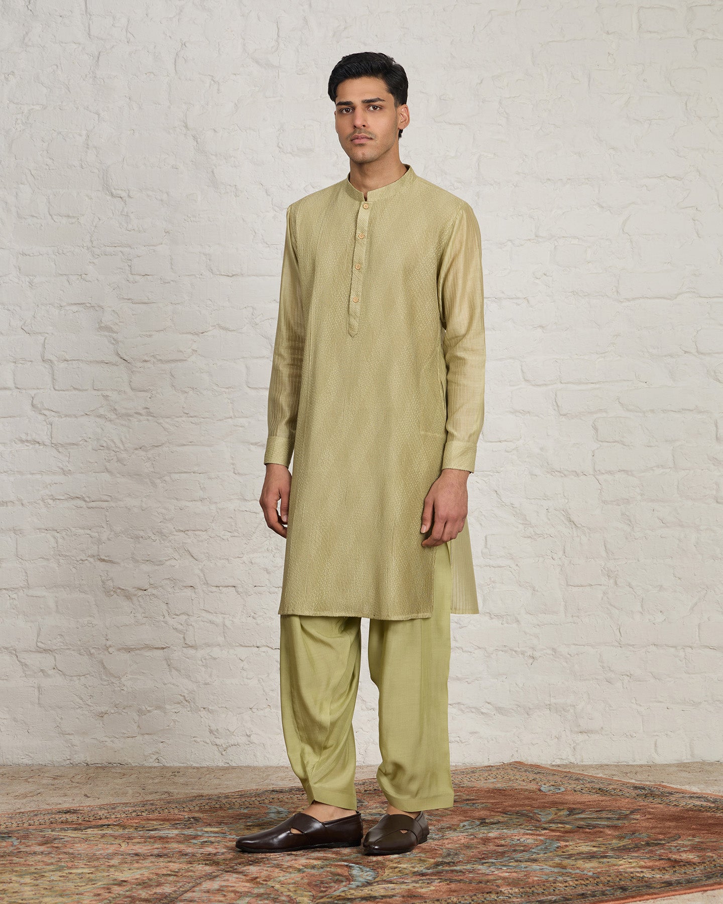 Steve Pathani Set