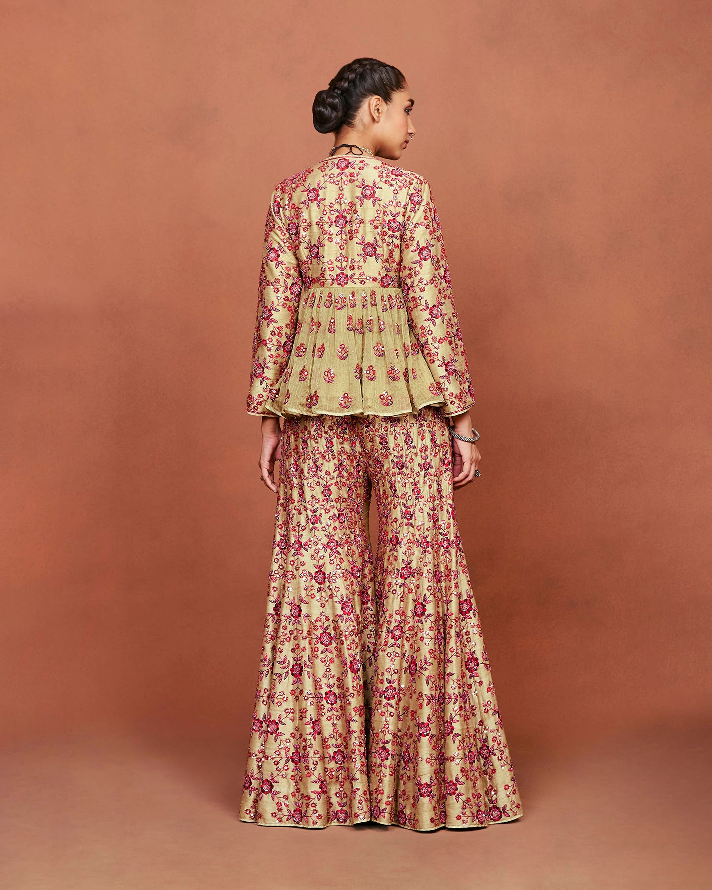 Ahaani Sharara Set
