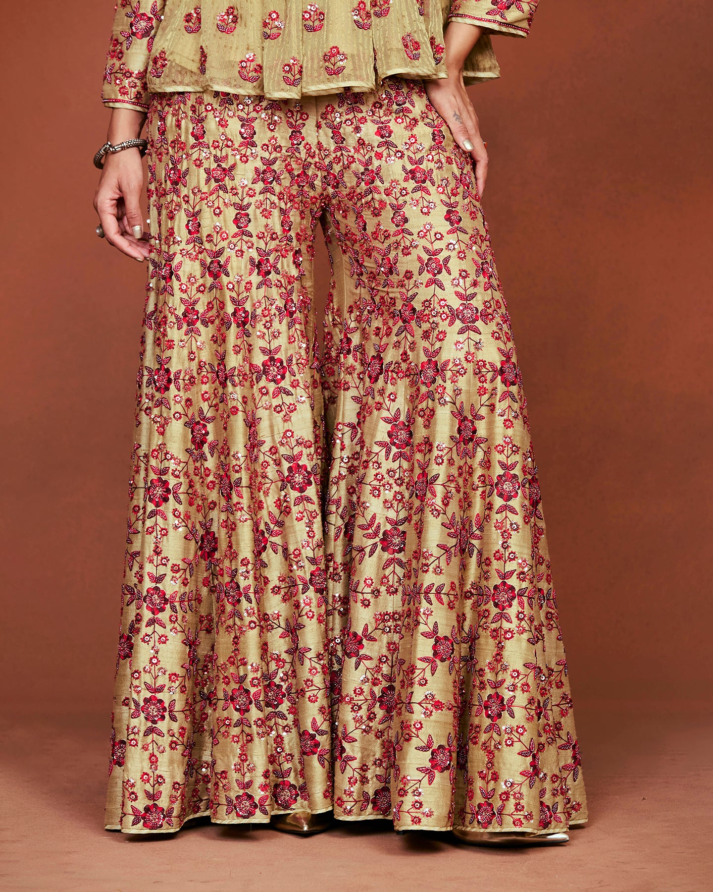 Ahaani Sharara Set