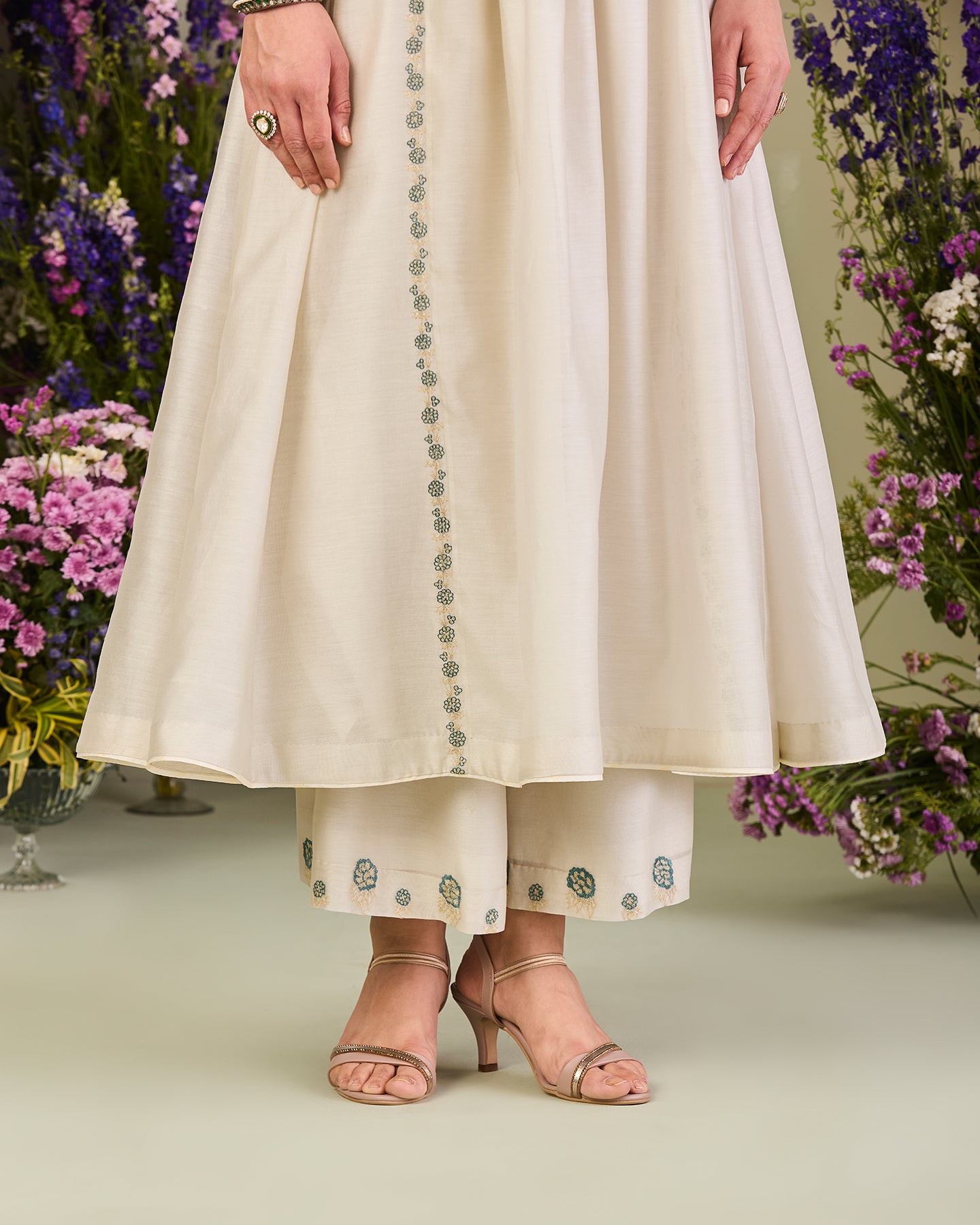 avisha long anarkali set