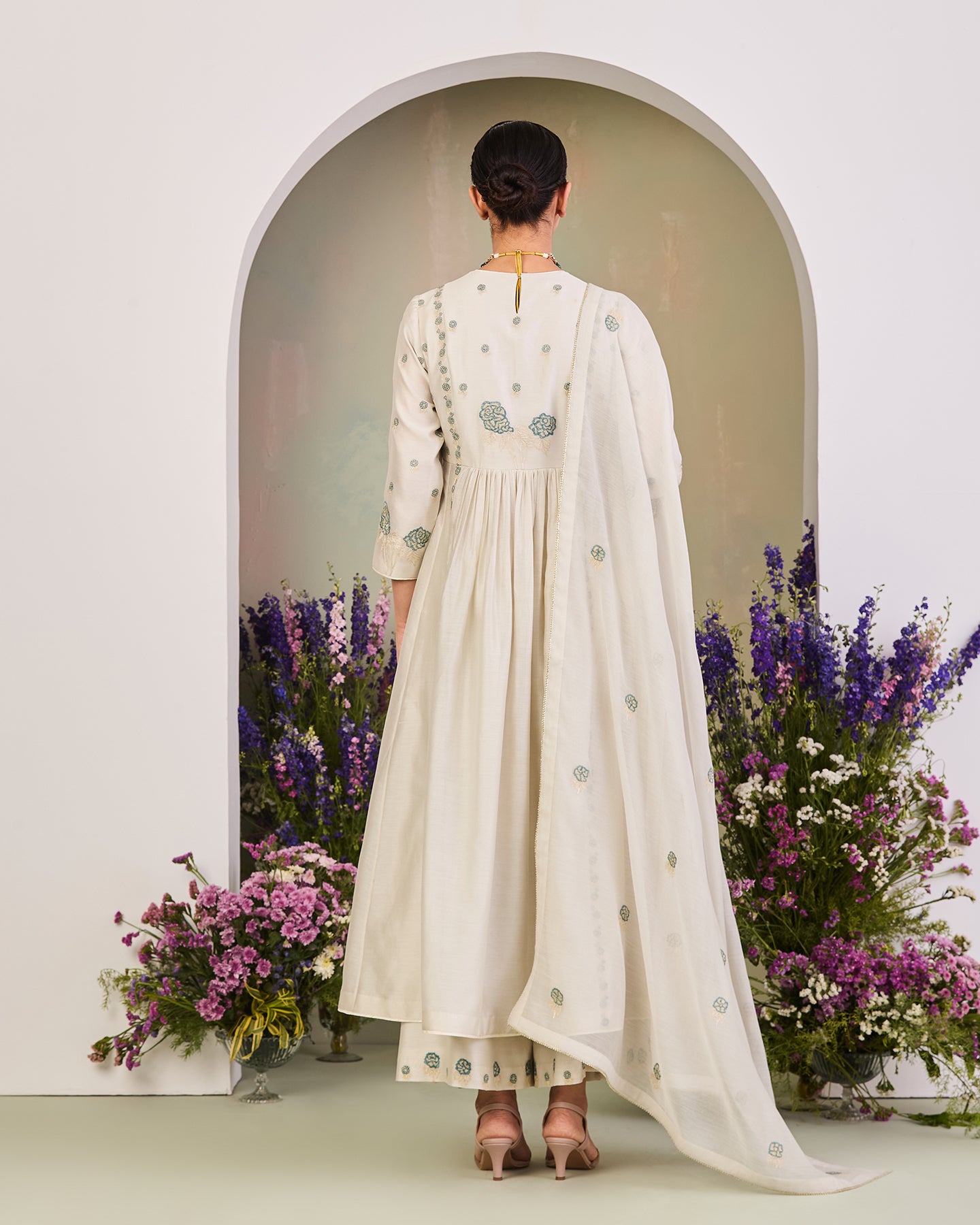 avisha long anarkali set