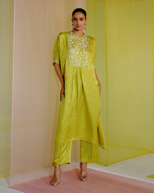 nura kaftan set