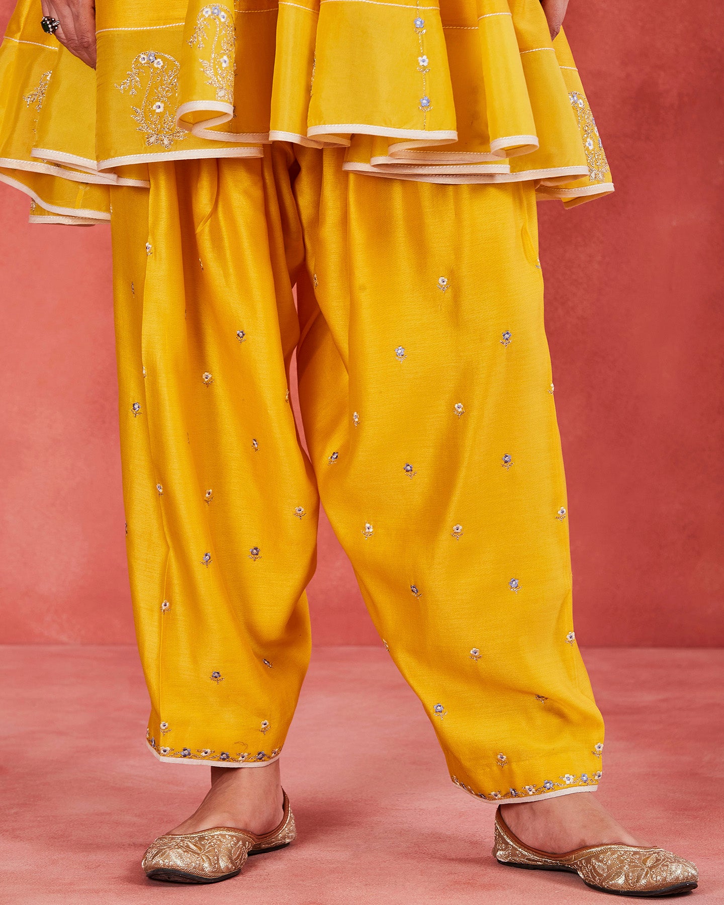 Raniya Short Anarkali Set