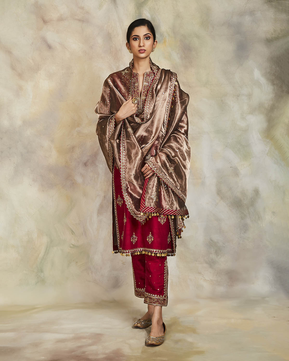 Maanvi Suit